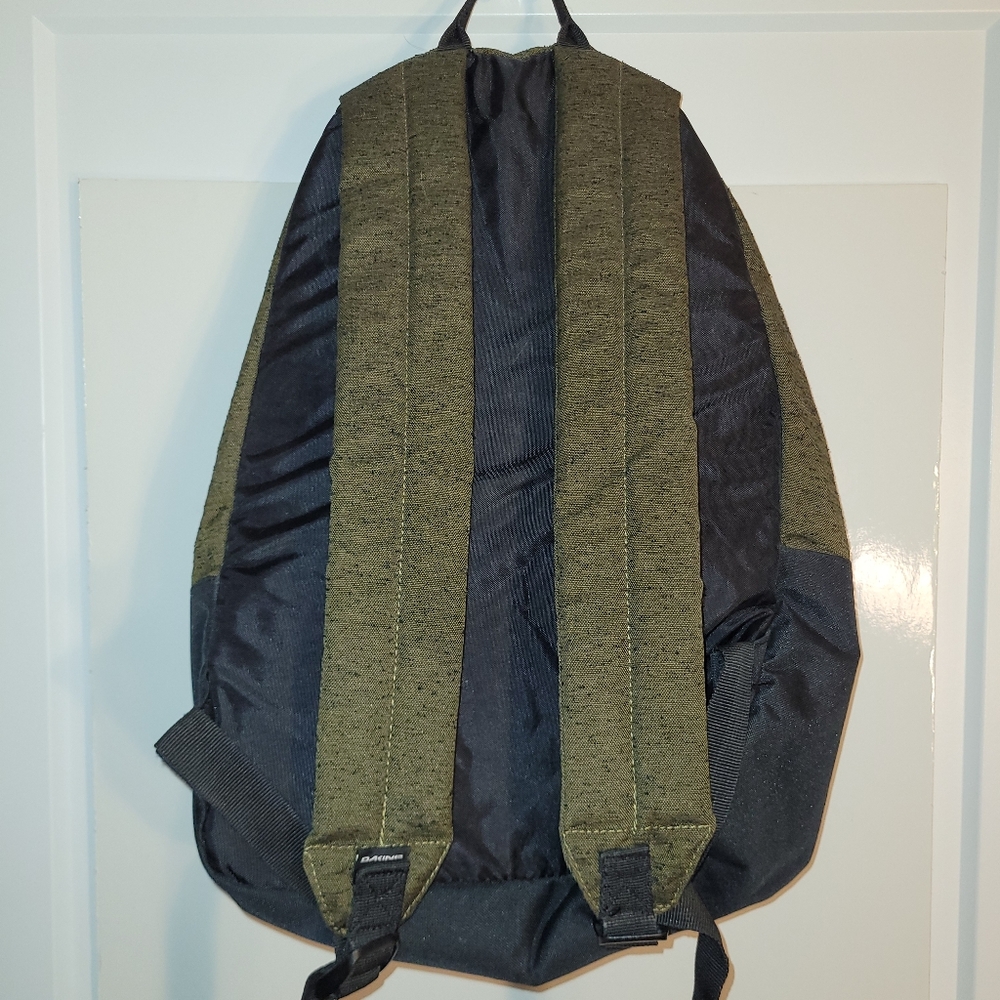 Green backpack - Picture 3 of 9